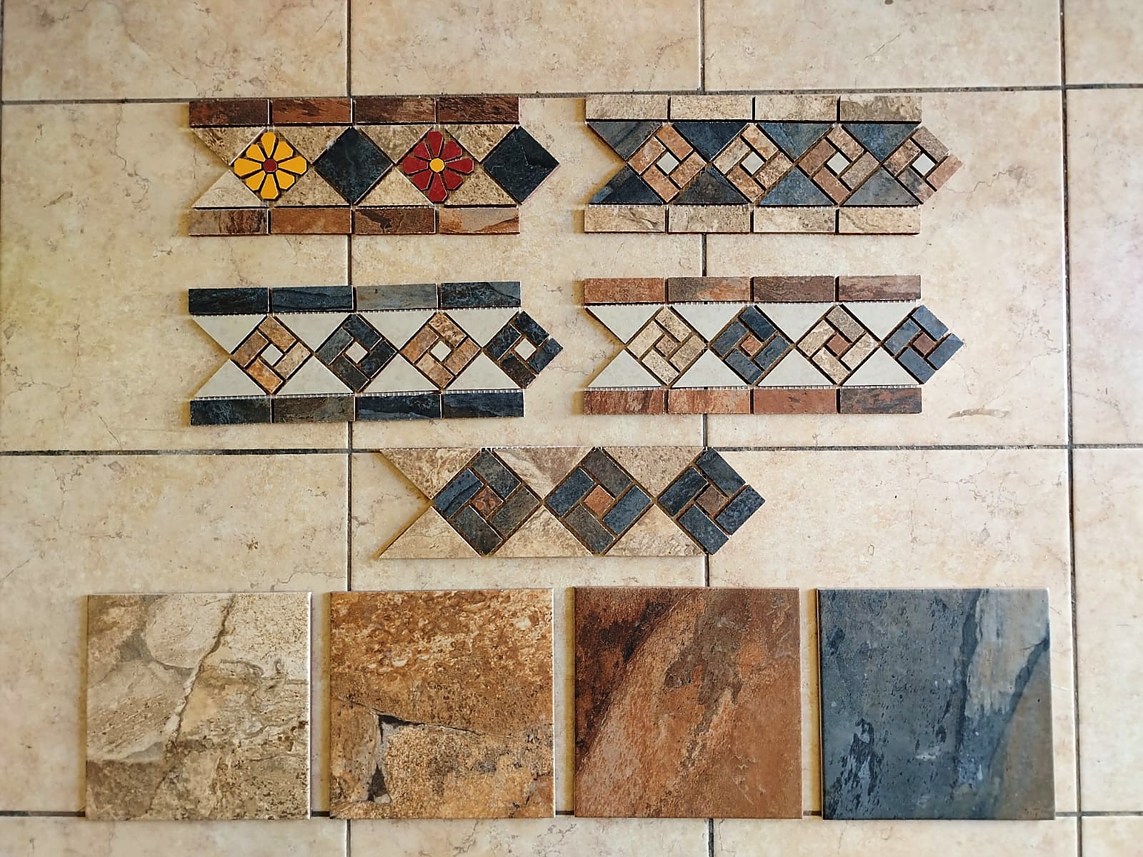 Colección de cenefas y piezas cerámicas decorativas