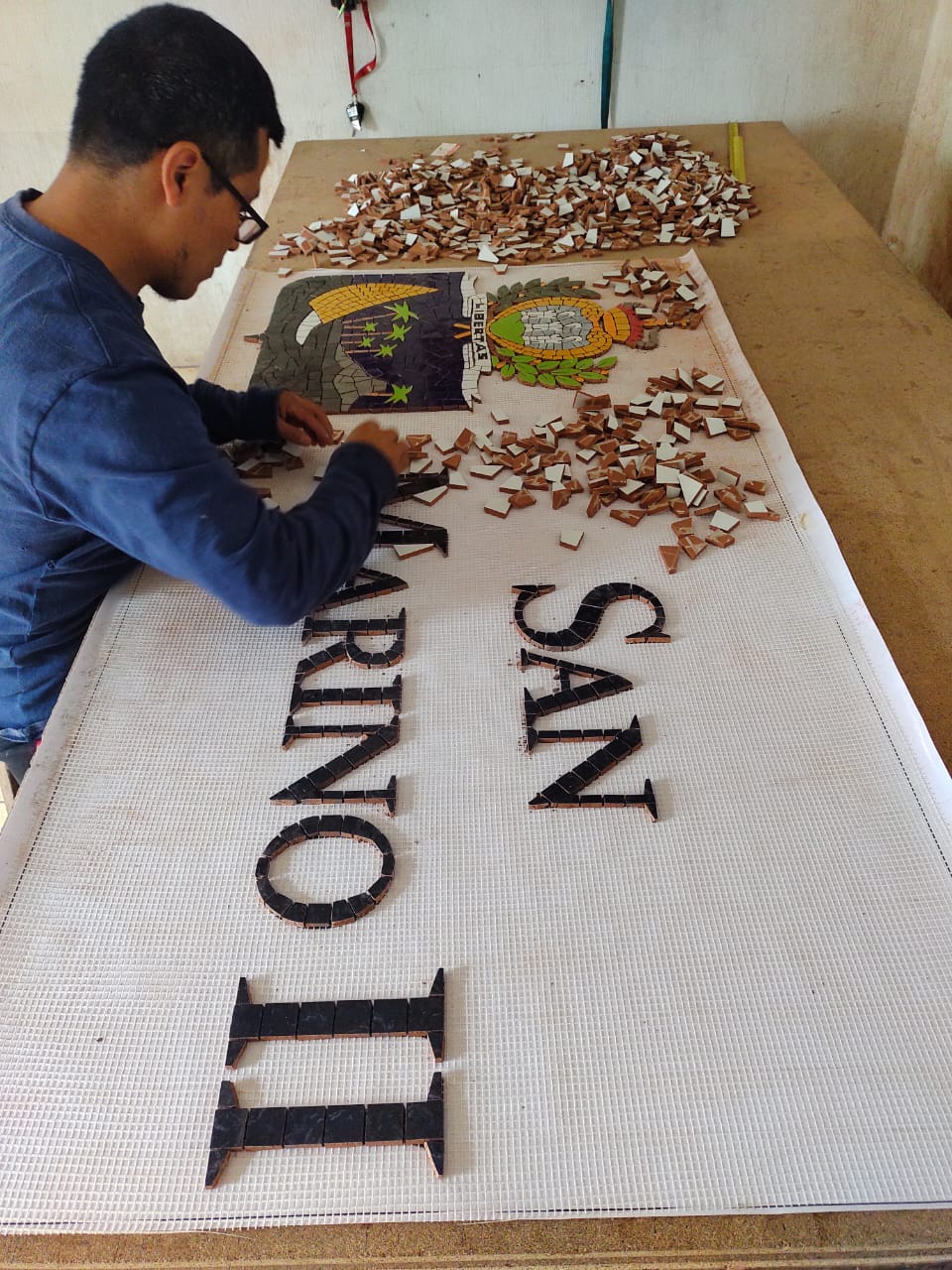 Proceso artesanal con letras